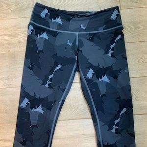 CAMO LULULEMON ALIGNS- SIZE 8, PERFECT CONDITION